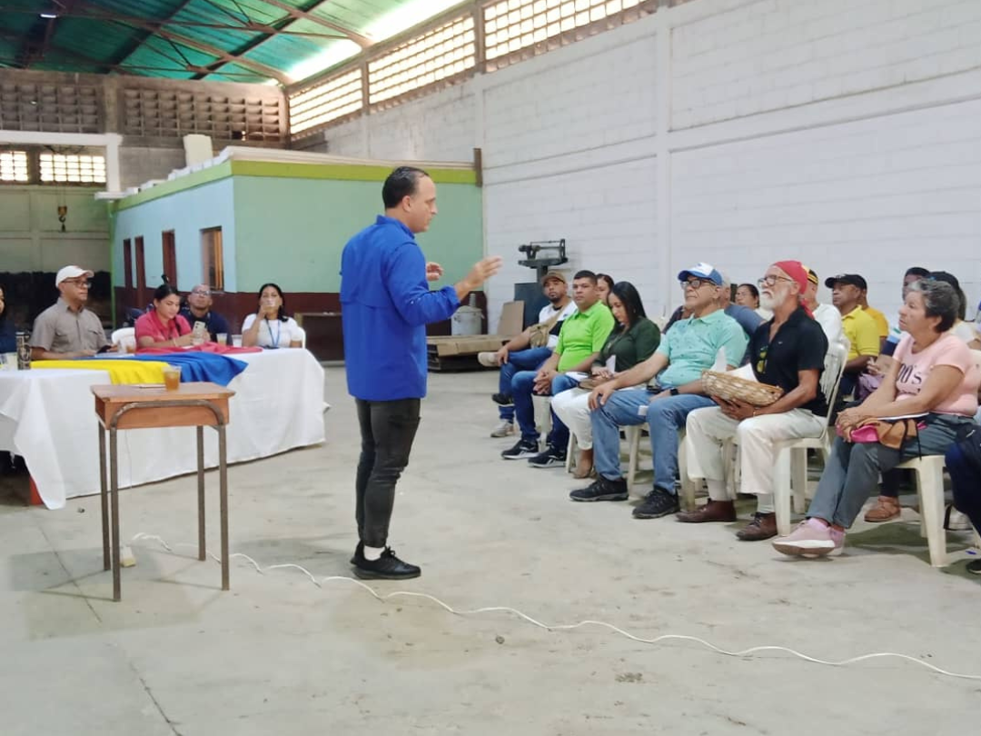 Productores locales se capacitan en buenas prácticas agrícolas y registro de marcas en el municipio Arismendi.