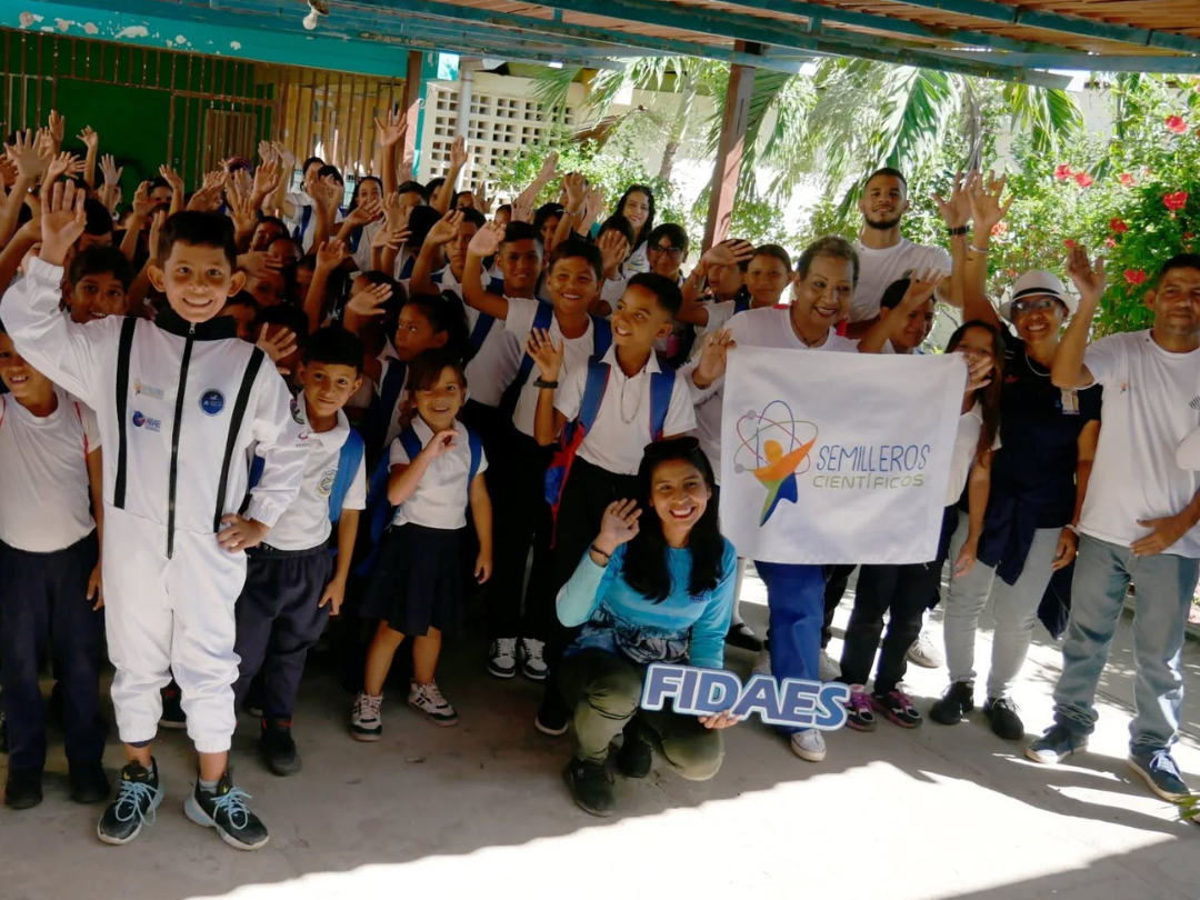 Ciencia y diversión para los niños de la Escuela Cruz Almandoz Mora del Cumanagoto.