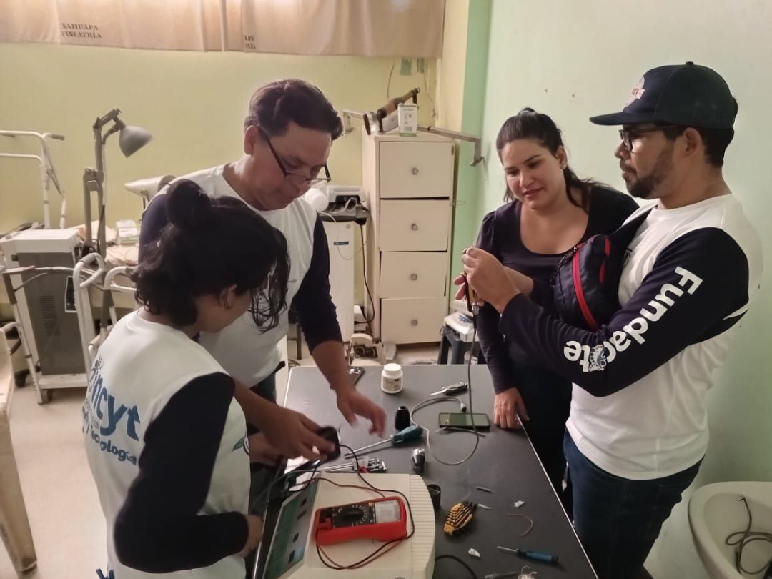 Cayapa Heroica avanza en una nueva jornada de trabajo en el servicio de fisioterapia del HUAPA en Sucre