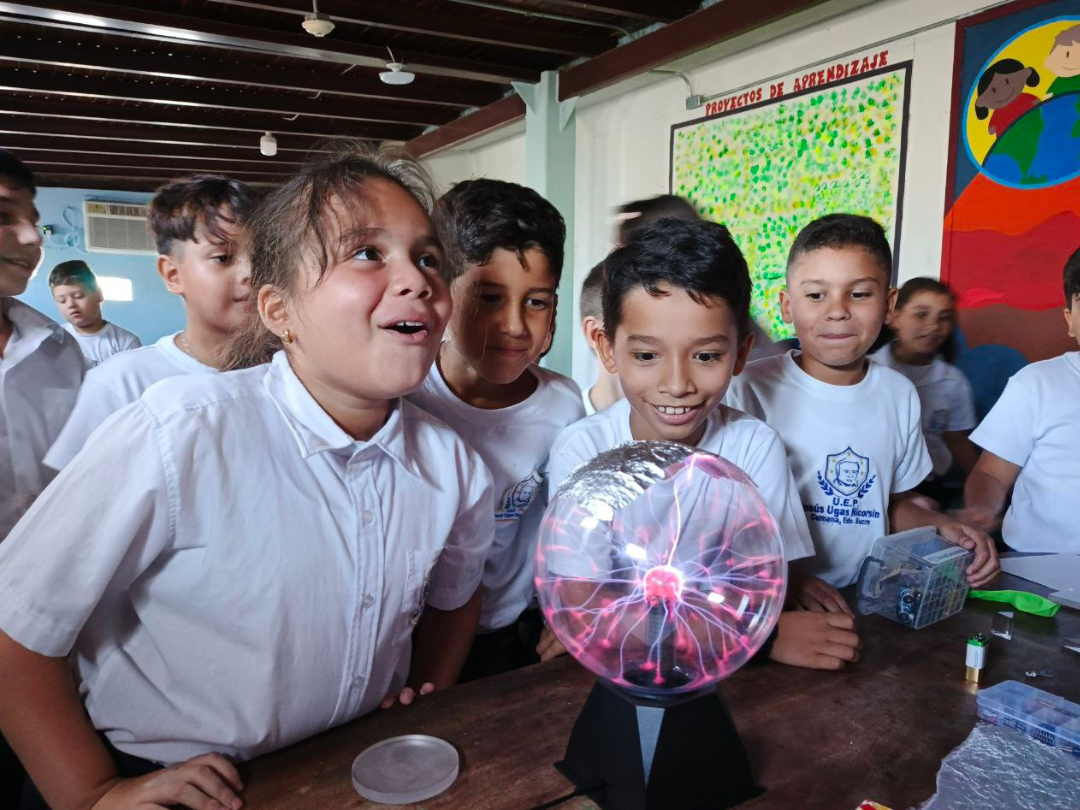 Semilleros Científicos llena de asombro y conocimiento a los niños de la U.E.P “Jesús Ugas Nicorsin”