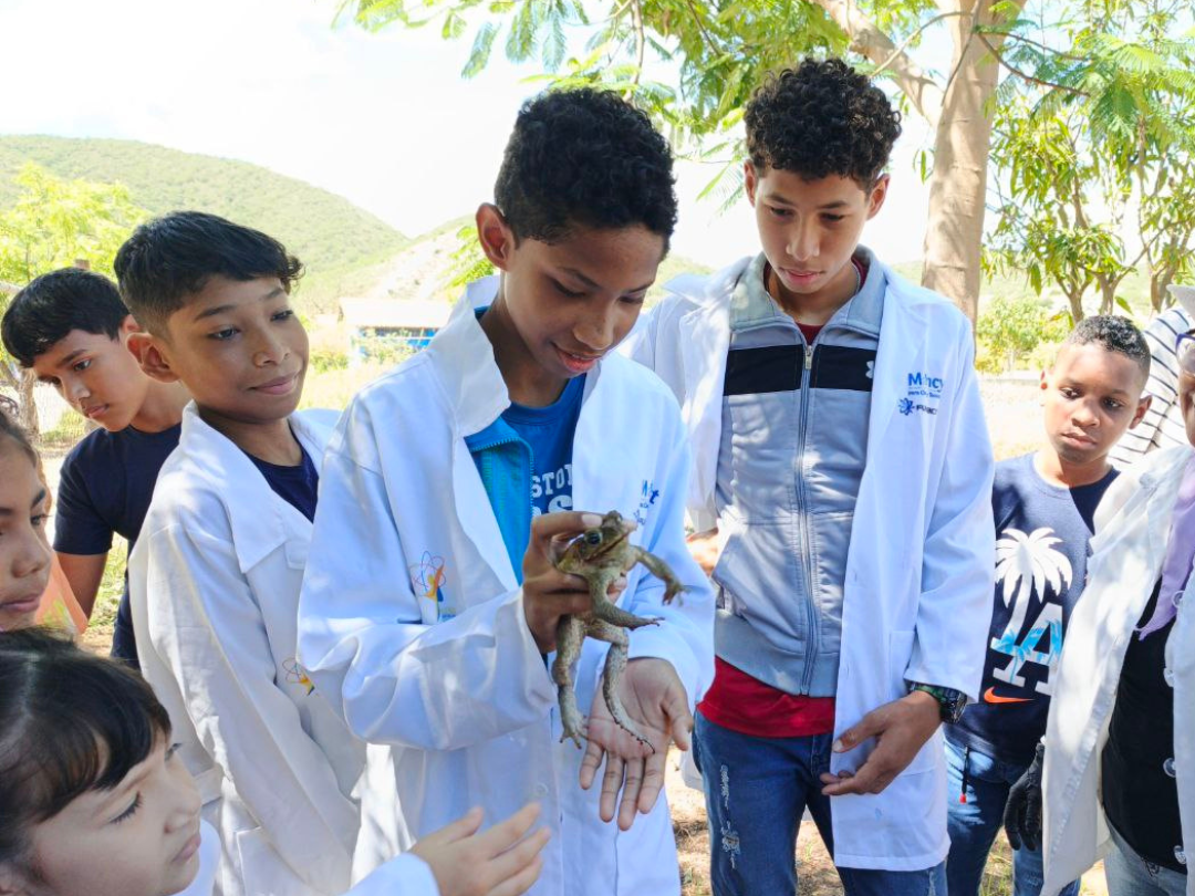 Semilleros Científicos ofrece una mañana de ciencia a los hijos de los trabajadores de Fundacite Sucre