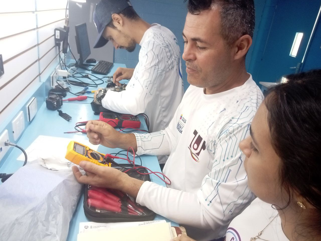 Brigadistas de Cayapa Heroica fortalecen capacidades tecnológicas y comunitarias desde el Núcleo UPTOSCR