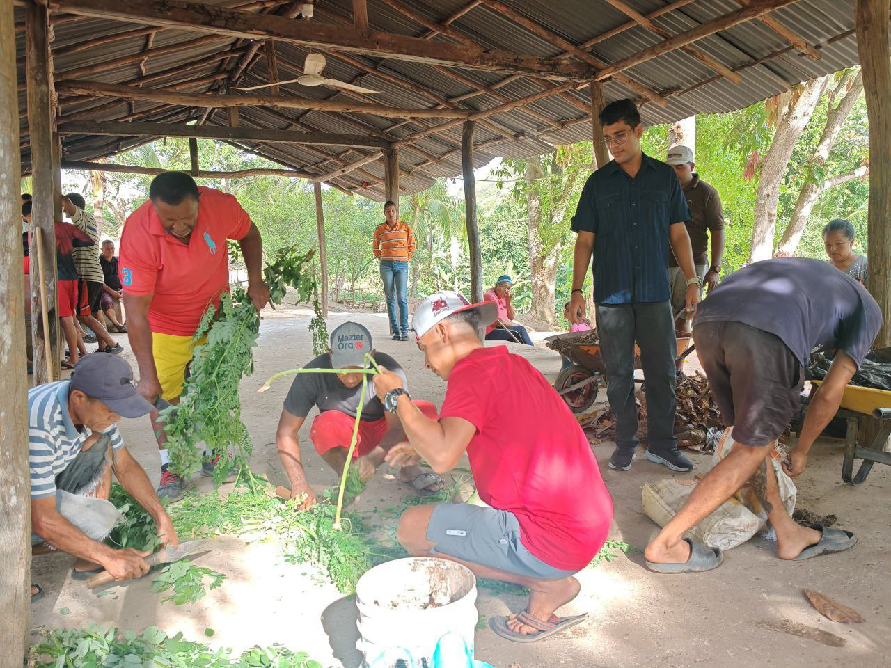 Alianza Científico-Campesina fortalece conocimiento en fertilización soberana y técnicas de compostaje con los Agricultores del Patio Productivo «San Andrés»