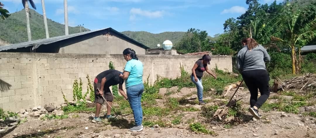 Alianza Científico-Campesina impulsa la soberanía agrícola con taller de manejo integral de viveros en Guayaberos del municipio Arismendi